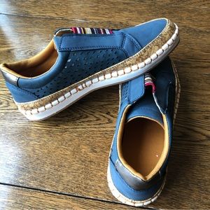 NWOT, Womens slip on shoes, size 7.5, blue, multicolor stretch band, flats